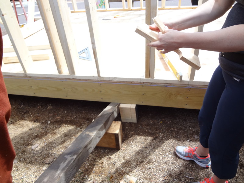 Using a lever to raise the structure in order to level it