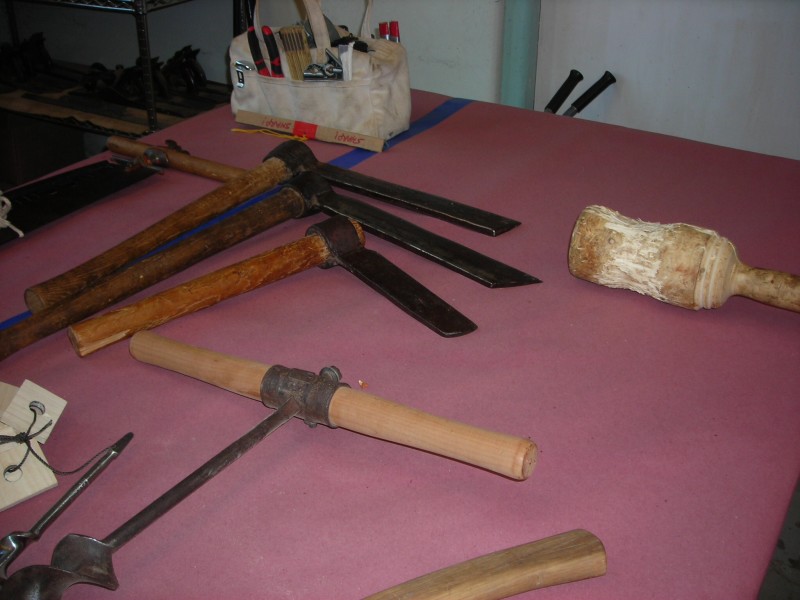 Froes and wooden mallet